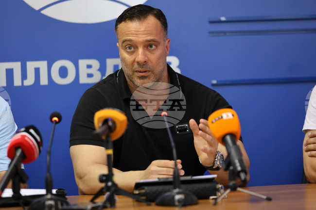 Председателят на фондация "Съвет за спортно развитие - Пловдив" Иван Пашов обяви намерението си да поеме управлението на Спартак (Пловдив)