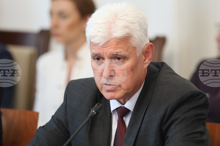 Bulgaria Cannot Provide Weapons if Army Stocks Fall Below Required Levels, Defence Minister Says