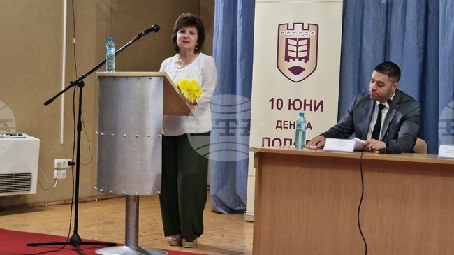 Лекар и двама училищни директори бяха отличени с почетни знаци на Община Попово по повод празника на града