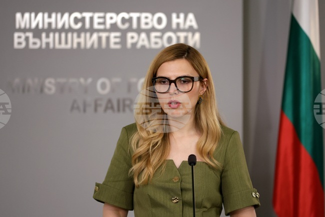 Има и друга държава членка, която изразява резерви към включването на патриарх Кирил в санкционния списък, каза министър Велислава Петрова