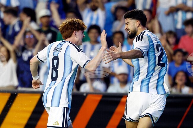 CORRECTION Argentina Iceland Soccer