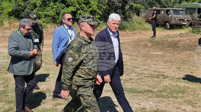 Тече ревизия на обществените поръчки в Министерството на отбраната, съобщи министър Димитър Стоянов