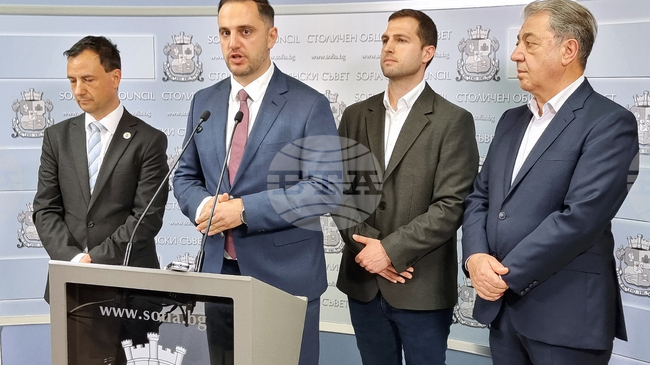 Върху девет имота в София ще бъдат изградени спортни площадки, тенис кортове и футболни игрища, заяви председателят на СОС Цветомир Петров