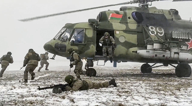 Военен съюз, начело на който е Русия, провежда военни учения в Беларус