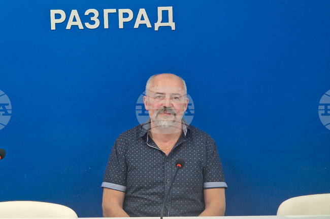 Регионалните медии загубиха позиции, а професията на кореспондента е на изчезване, заяви дългогодишният журналист Любомир Илиев