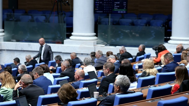 Депутати коментираха предложението на ПБ заплатите им да са в равни на три средни месечни възнаграждения в обществения сектор
