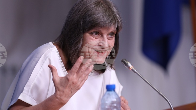 Журналистиката е връзката, която трябва да накара властите да чуят обществото, каза Къдринка Къдринова, член на СЕМ