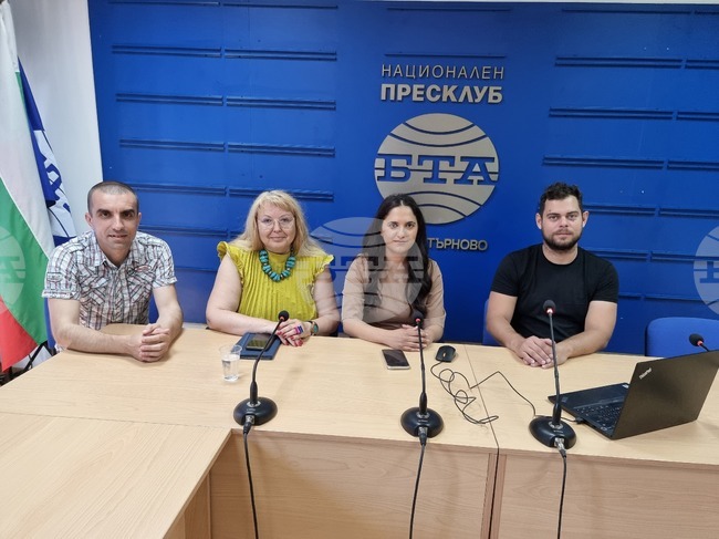 Кореспонденти и журналисти обсъдиха проблемите пред местните медии в пресклуба на БТА във Велико Търново