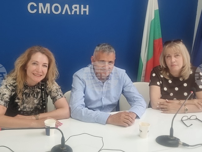 Местната власт става по-безкритична и по-арогантна без коректива на регионалните медии, каза Зарко Маринов, издател на в. „Отзвук“ в Смолян 