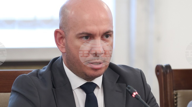 От "Възраждане" поискаха от МВнР незабавна реакция заради палежа на дипломатически автомобили на посолството ни в Скопие