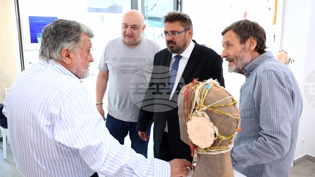 Всеки човек носи Итака в себе си, каза генералният директор на БТА Кирил Вълчев за новата изложба на художника Захари Каменов