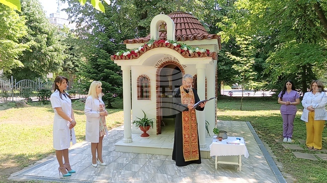 С тържествен водосвет бе отбелязан храмовият празник на параклиса в Белодробната болница в Троян
