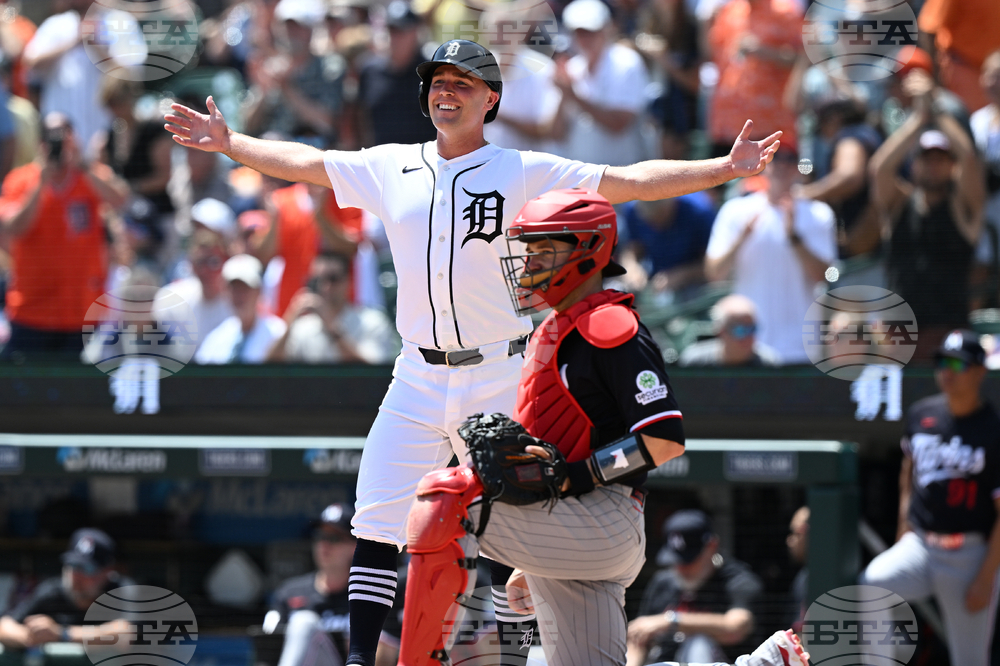 Twins Tigers Baseball