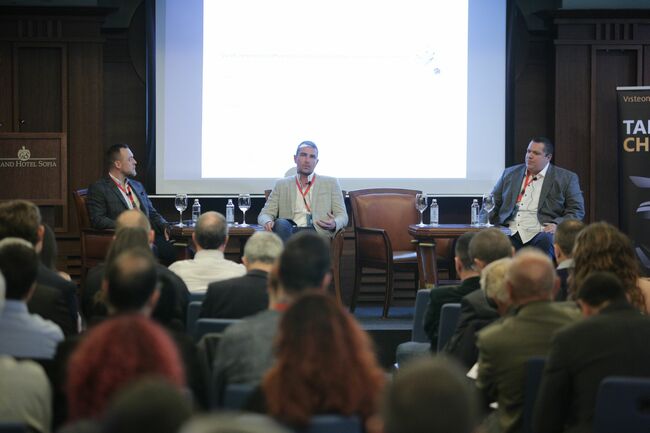 Experts Discuss Newest Developments in Technology at Automotive & Battery Forum