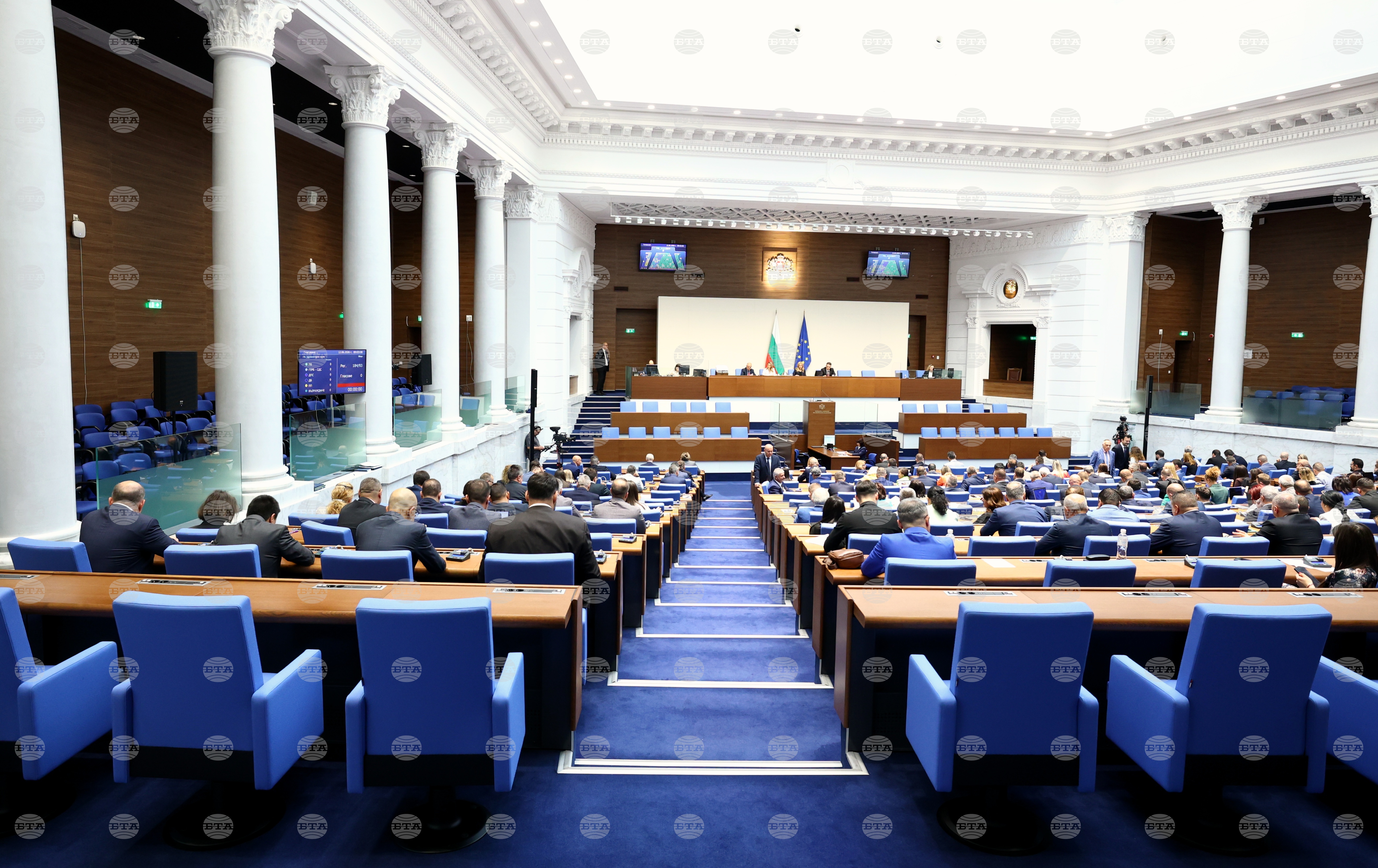 Народното събрание ще гласува избор на управител и подуправител на НЗОК