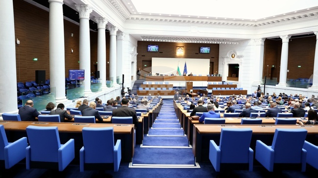 Депутатите включиха две допълнителни точки в дневния ред на парламента