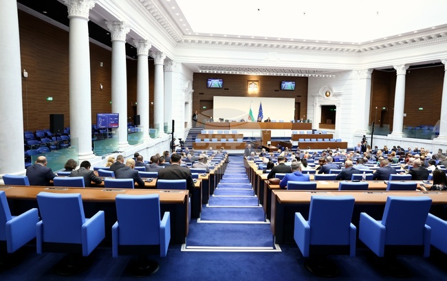 Депутатите включиха две допълнителни точки в дневния ред на парламента