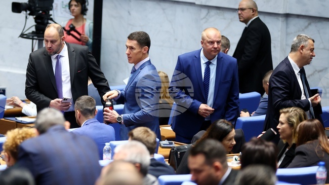 Парламентът гласува на първо четене проекта на "Прогресивна България" за промени в Закона за държавния дълг