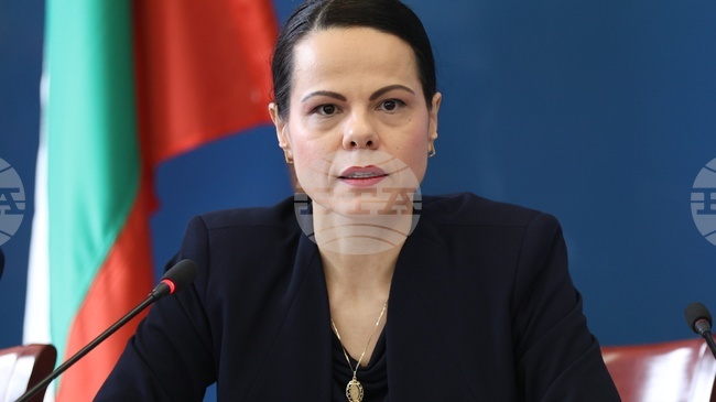 Преназначаването на директора на „Медицински надзор“ е обосновано от необходимостта от поемане на отговорност от нейна страна, каза министър Катя Ивкова 