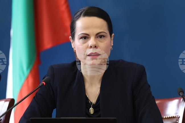 Преназначаването на директора на „Медицински надзор“ е обосновано от необходимостта от поемане на отговорност от нейна страна, каза министър Катя Ивкова 