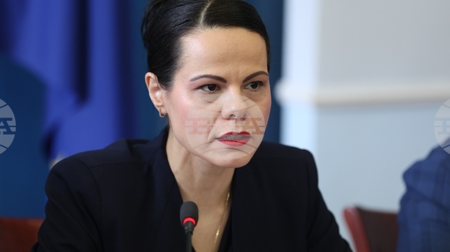 Населението е болно, въпреки нарастването на разходите за здравеопазване през последните пет години, каза здравният министър