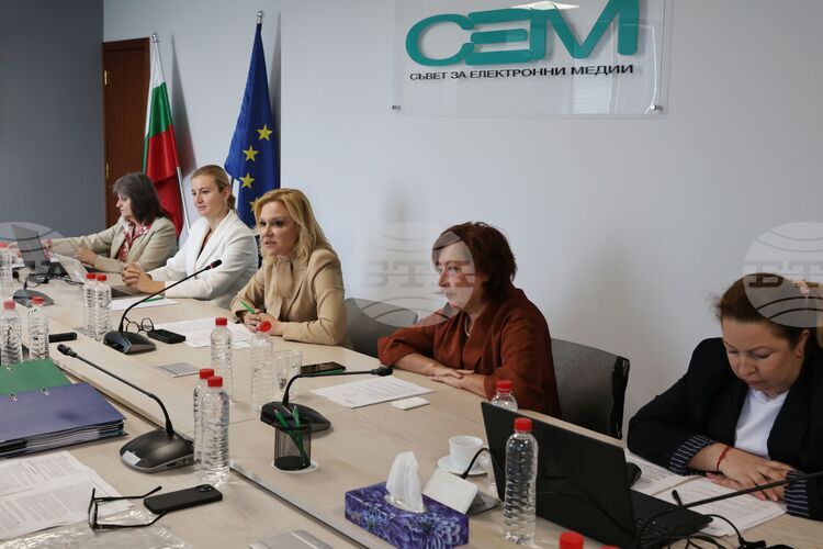 Къдринка Къдринова член на Съвета за електронни медии СЕМ попита