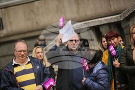 Работещи в Държавна агенция "Архиви" - протест