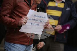 Работещи в Държавна агенция "Архиви" - протест