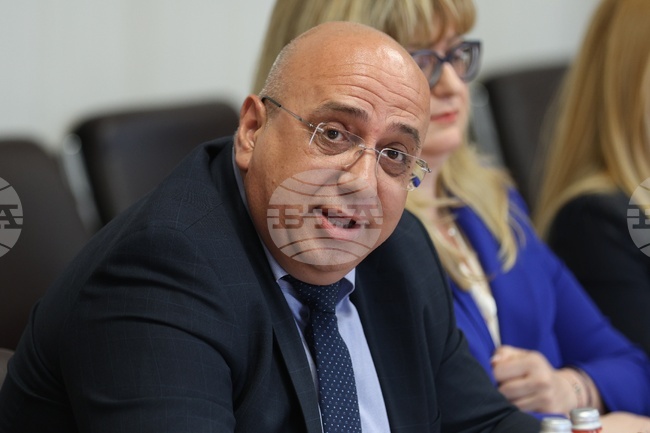 Като дългогодишен член на ЦИК съм установил като голям проблем избирателната активност, каза Георги Баханов, кандидат за член на ЦИК
