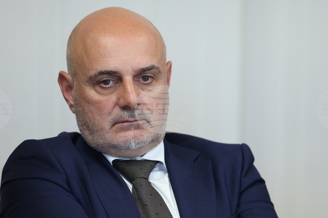 Кандидатът за член на ЦИК Цветан Енчев постави въпроса за постоянна изборна администрация