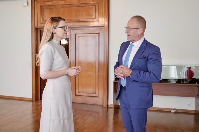 Bulgaria's Foreign Minister Meets Niagara Falls, Ontario Mayor