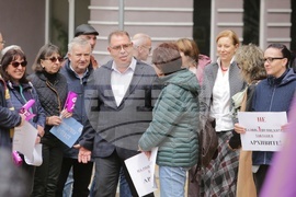 Работещи в Държавна агенция "Архиви" - протест