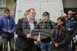 Работещи в Държавна агенция "Архиви" - протест