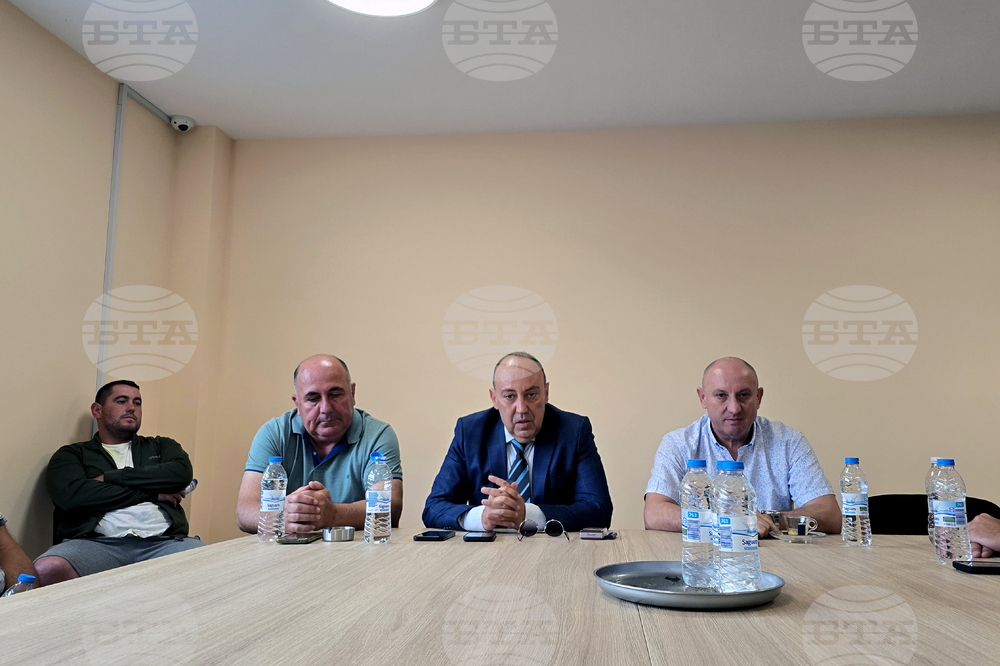 Село Малко Чочовени - протест  - среща с институциите