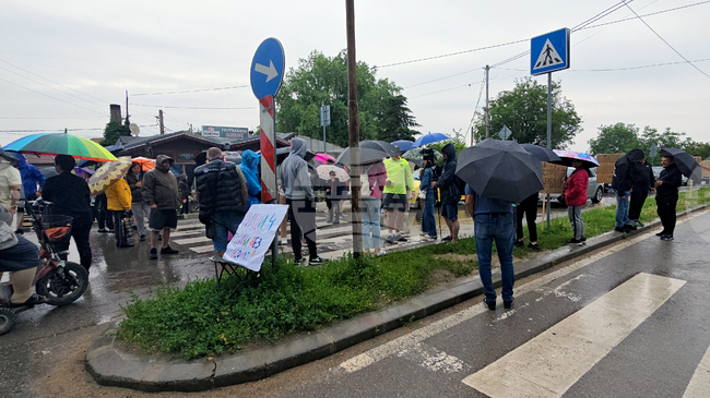 Жители на добричкия квартал „Рилци“ излязоха на протест заради лошото състояние на улиците в населеното място