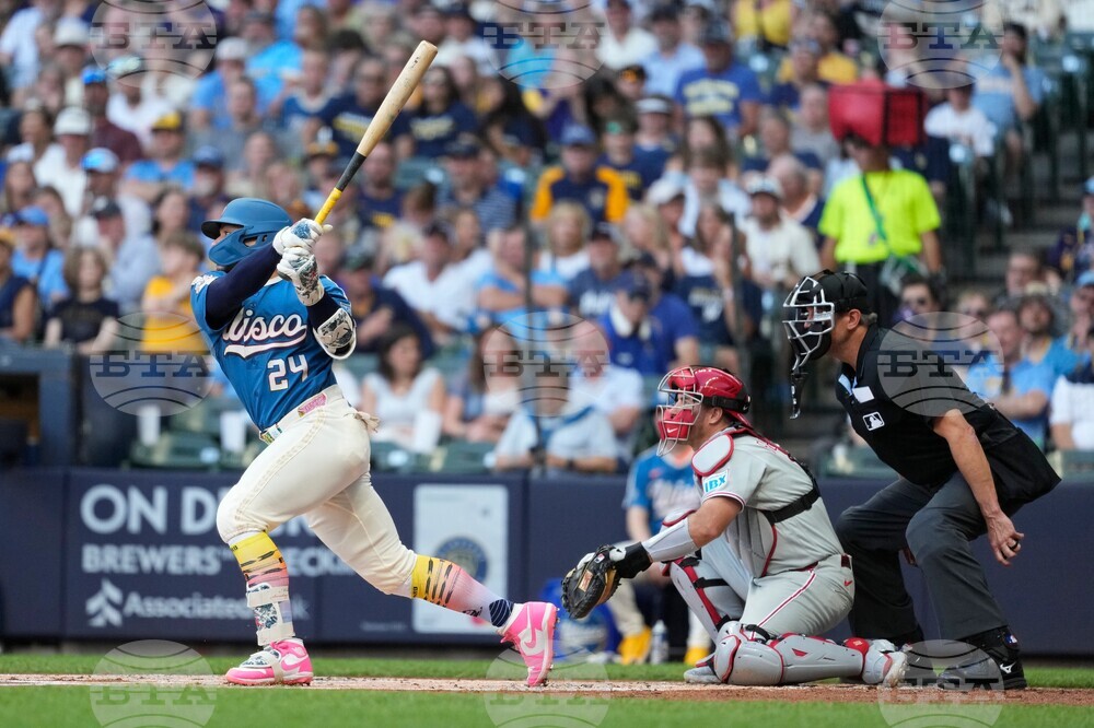Phillies Brewers Baseball