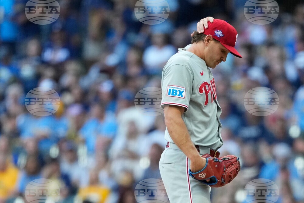 Phillies Brewers Baseball