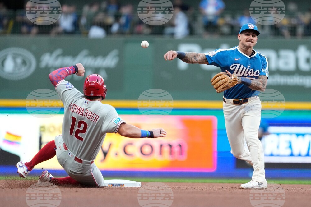 Phillies Brewers Baseball