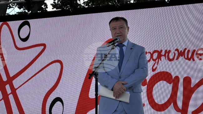 Фолклорът е повече от песен и танц, той е живата памет на всеки народ, каза кметът на Николаево Константин Костов