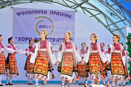Ловеч - „Хоро под Стратеш“