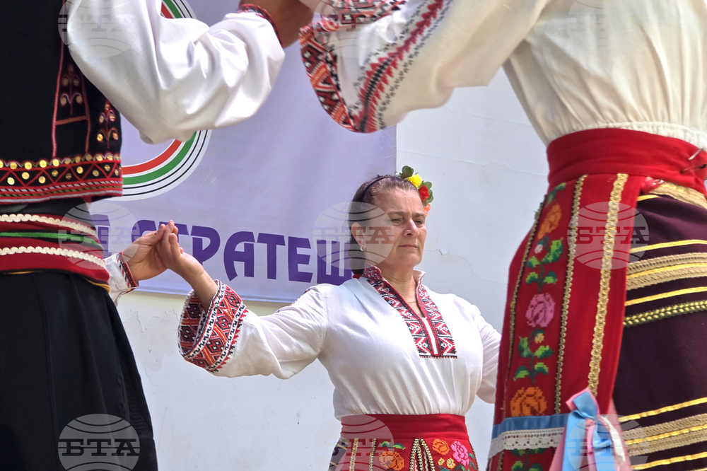Ловеч - „Хоро под Стратеш“