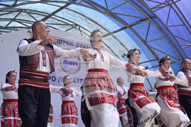Ловеч - „Хоро под Стратеш“