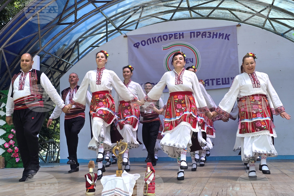 Ловеч - „Хоро под Стратеш“