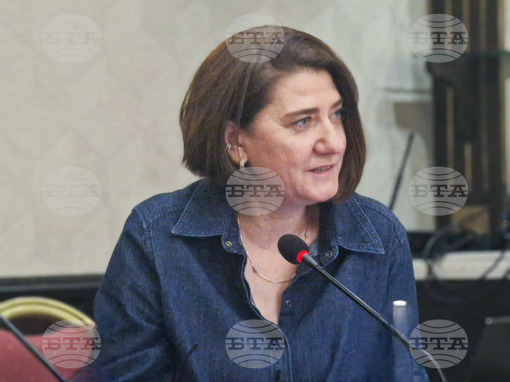 Традиционните медии загубиха монопола си върху информацията, но имат шанс да спечелят монопола върху доверието, коментира Весислава Антонова 