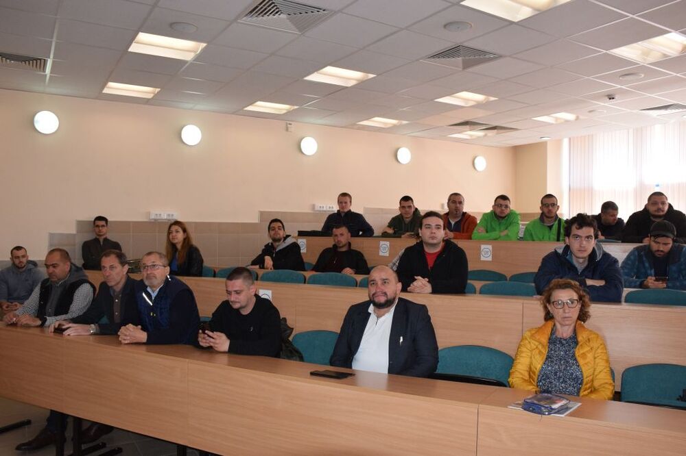 Русенски университет „Ангел Кънчев“: Информационна среща на представители на Министерството на отбраната със студенти и преподаватели от Русенския университет