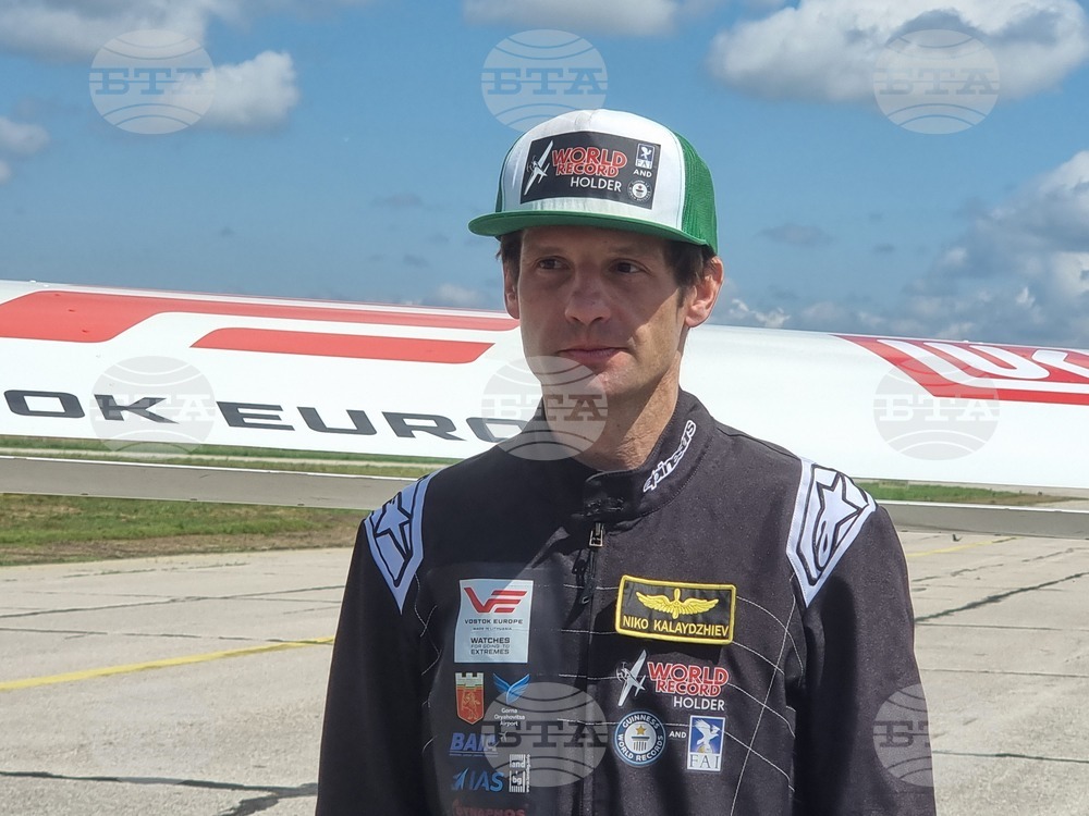 Attempt at New World Record at Gorna Oryahovitsa Airport Draws Thousands of Aviation Enthusiasts