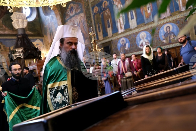 Патриарх Даниил - литургия и молебен за българското семейство