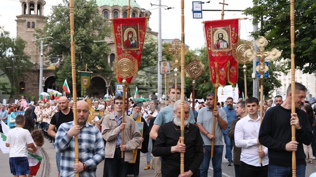 Family March Draws Supporters of Traditional Family Values in Sofia 