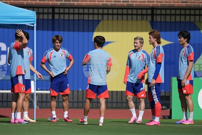 CORRECTION Japan WCup Soccer