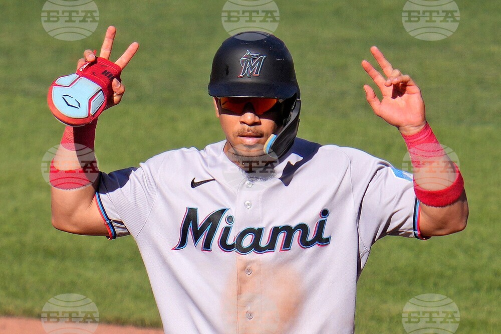Marlins Pirates Baseball